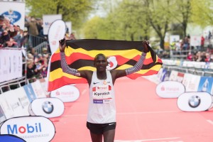 Marathon: Hamburg Marathon 2017, Stephen Kiprotich, *** Local Caption *** +++ www.hoch-zwei.net +++ copyright: HOCH ZWEI / Malte Christians +++